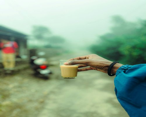 शाम की चाय और हल्के स्नैक्स